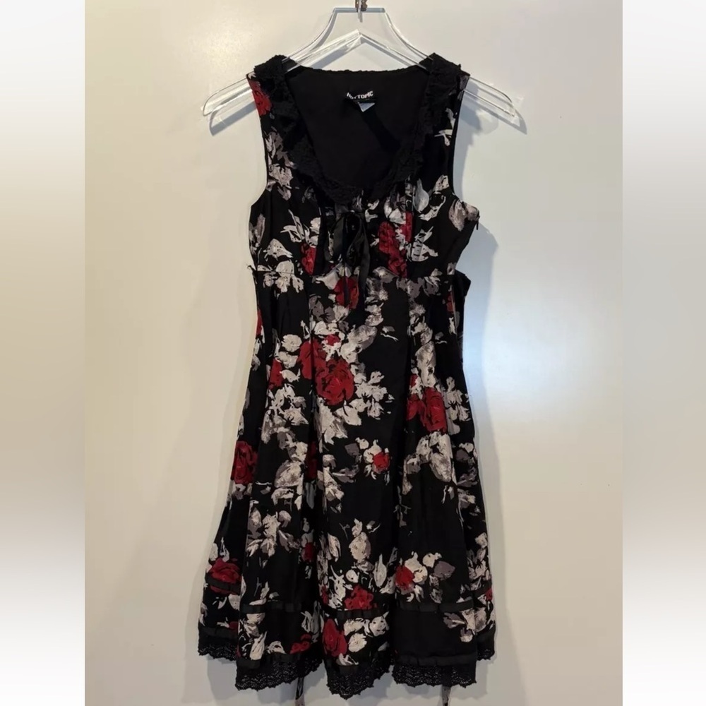 Hot Topic‎ Retro Red and Black Floral Dress Women's Size Small (810) - Picture 3 of 5